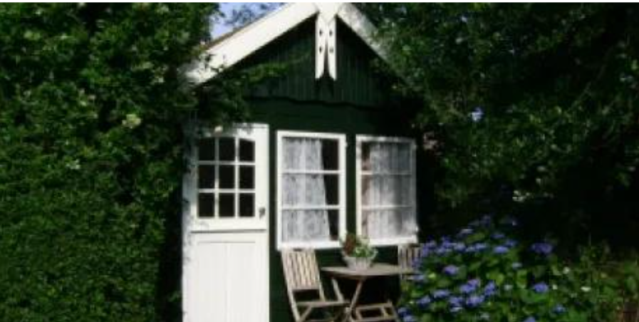 Klein tuinhuisje Bed en breakfast in de Noorderzon